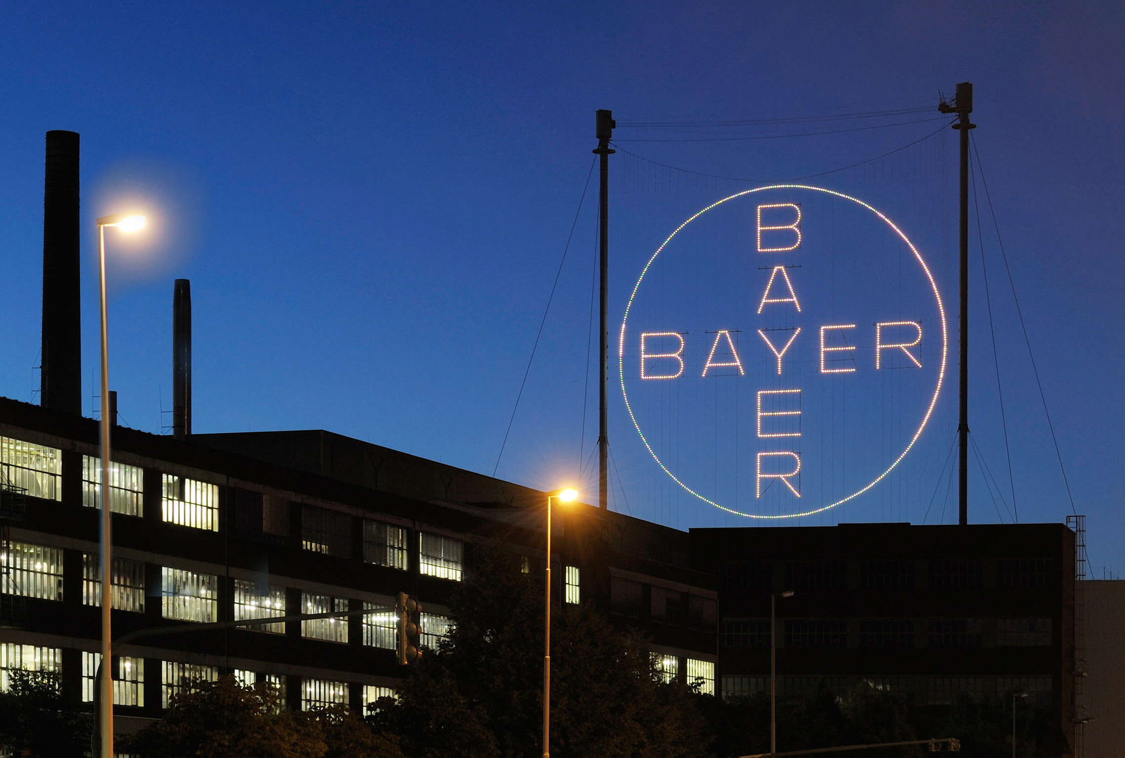 Bayer verklagt AIG